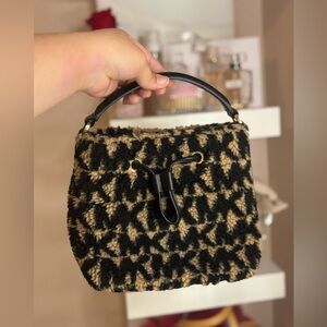 Michael kors bucket bag
